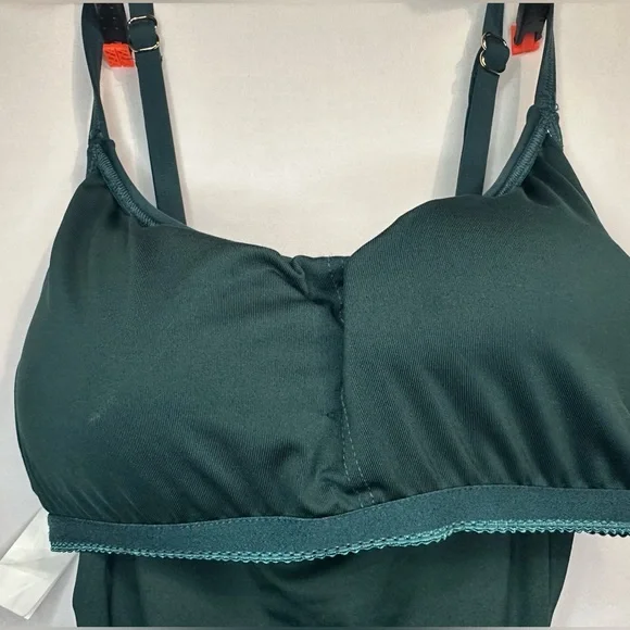 Kate Spade medium Swimsuit cinches at the waist for hourglass silhouette - Picture 5 of 8